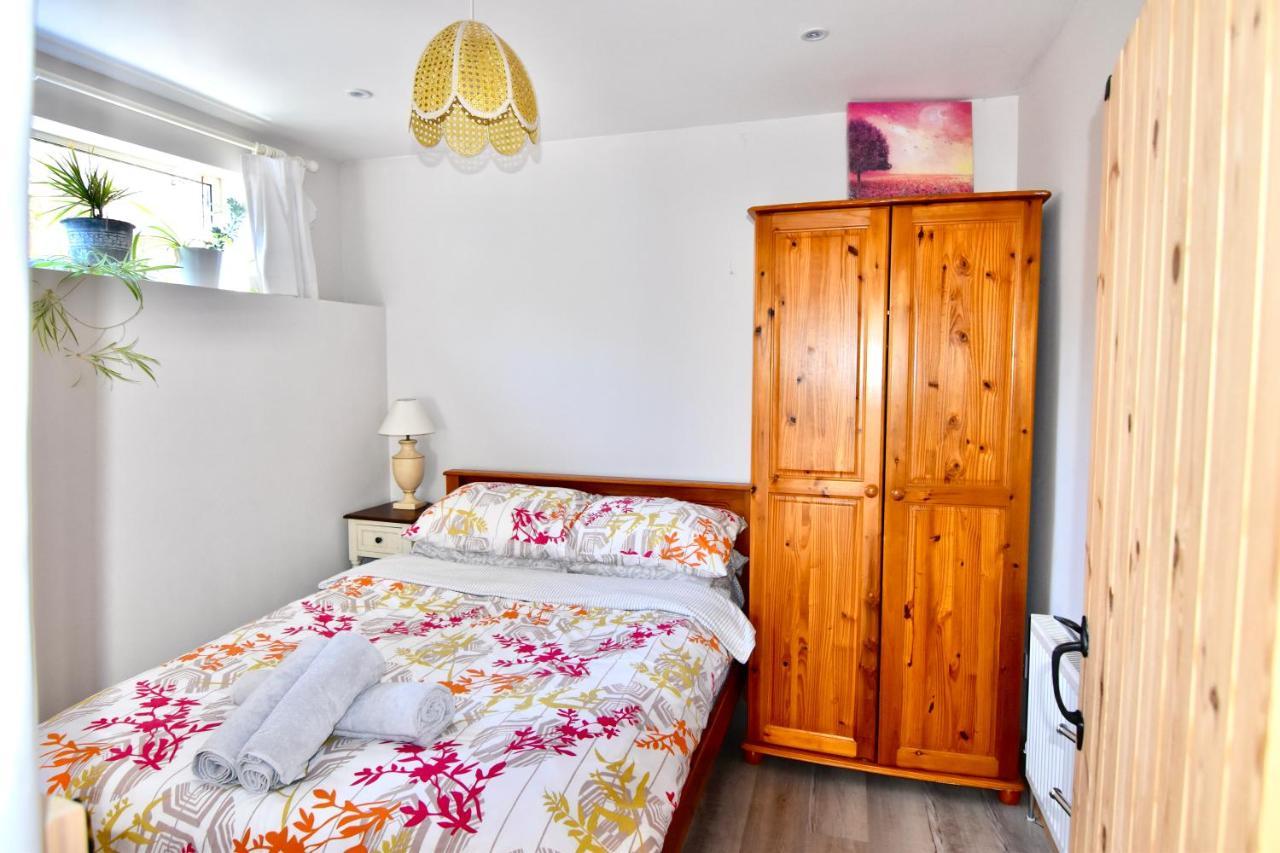 Spacious Cottage In The Village Of Wembury エクステリア 写真