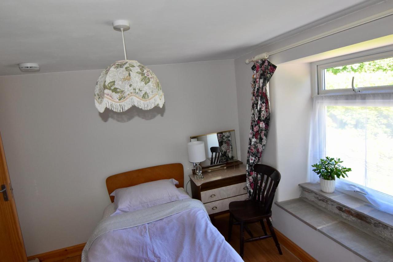 Spacious Cottage In The Village Of Wembury エクステリア 写真